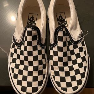 US Kid’s size 1 Slip on checkered skateboard sneaker